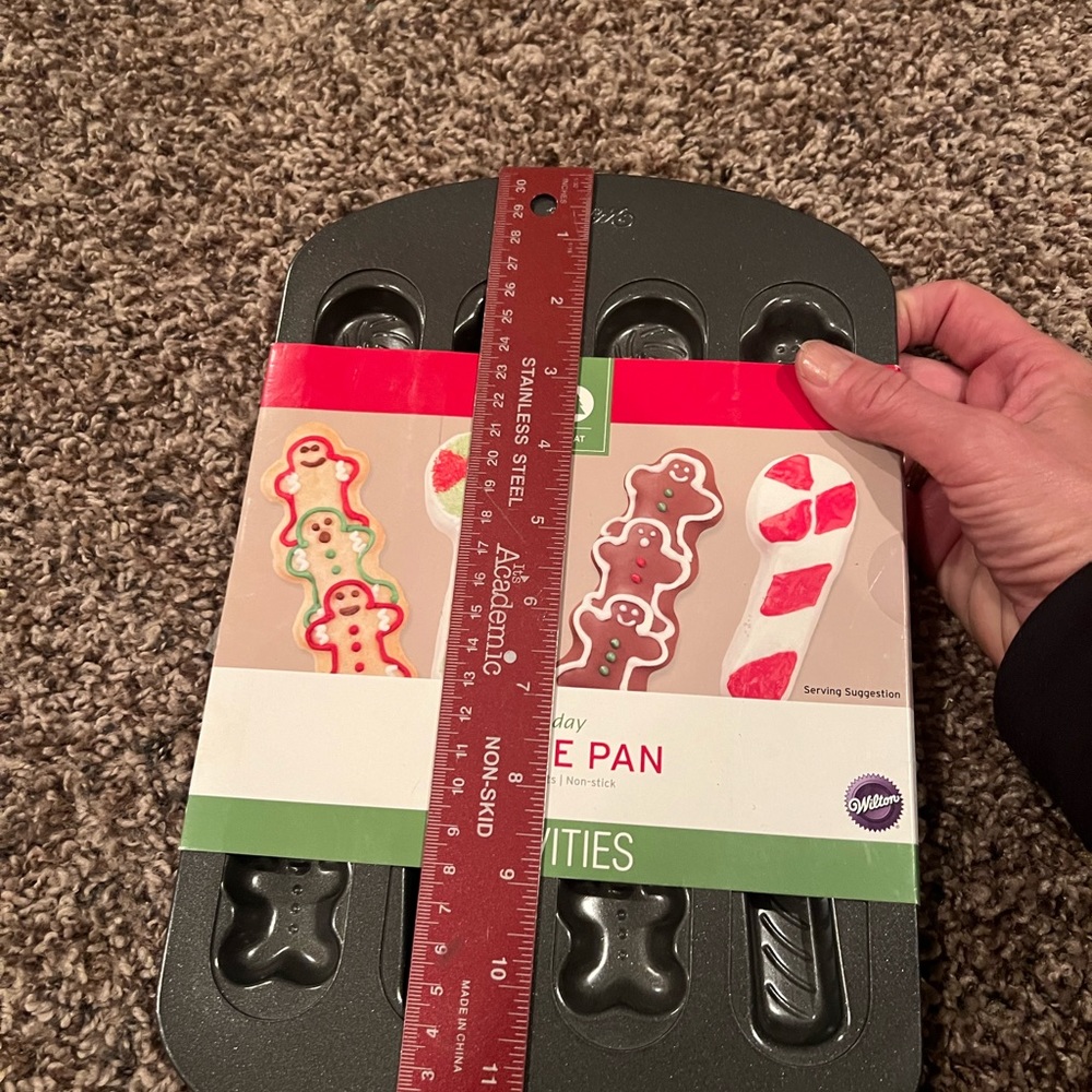 Wilton 3 new in pkg., cavity cookie pan, 6 mini & 2 large cookie cutters. - Picture 5 of 11